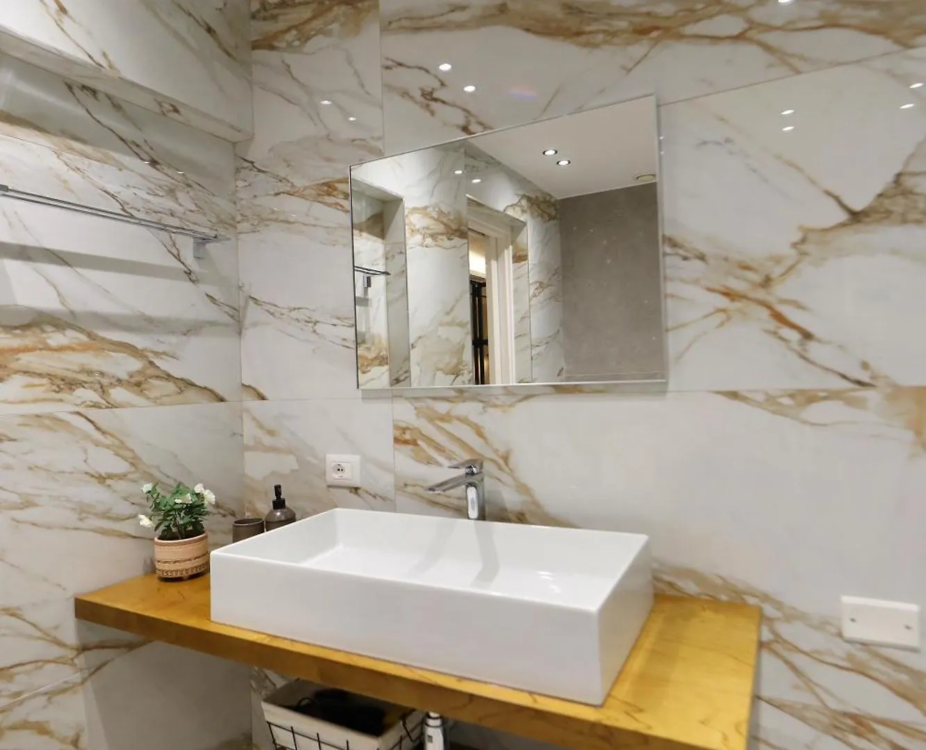 Amantia Apartment Vlore 0*,